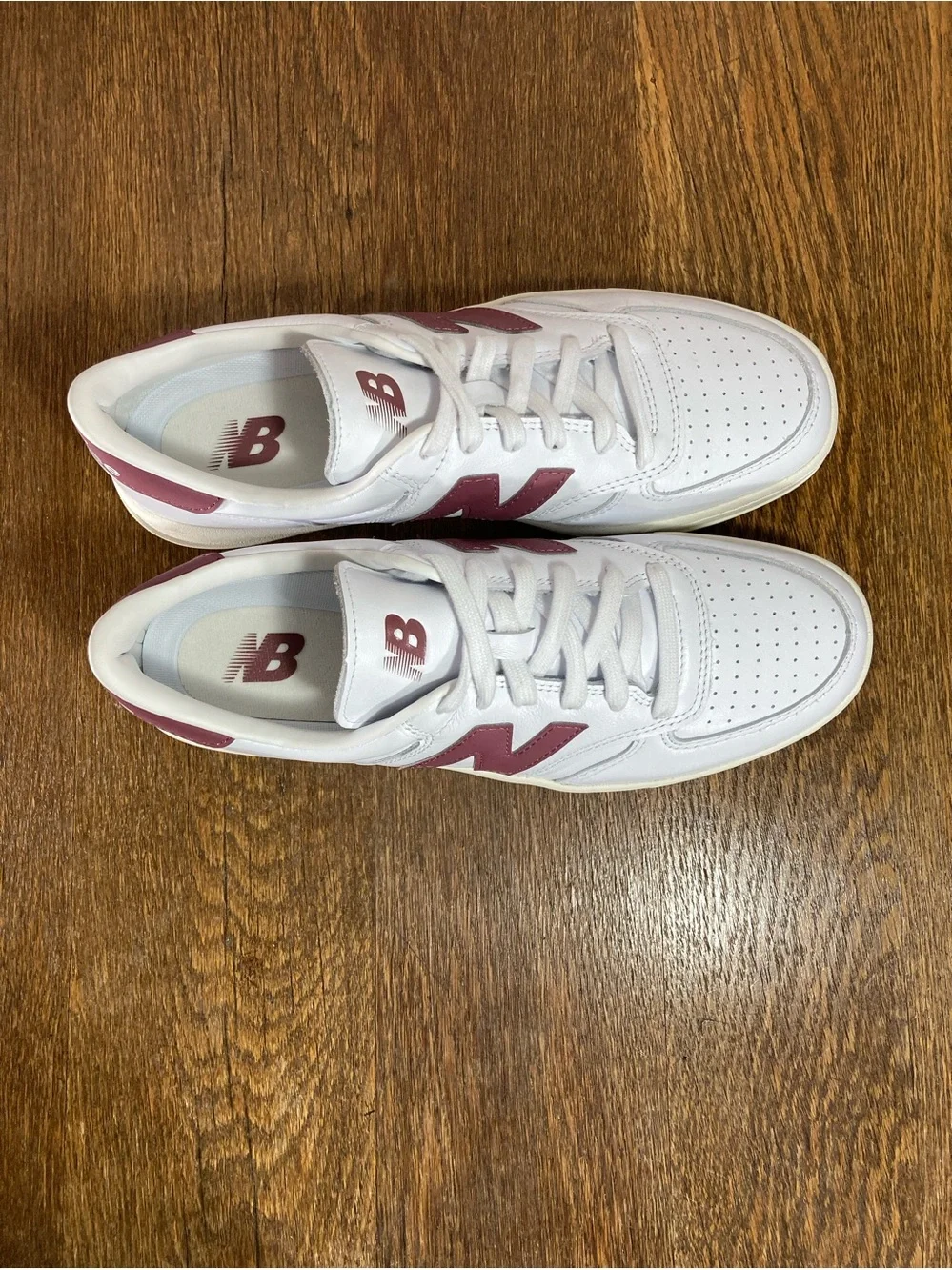 New Balance T500 Sneaker Men’s Size 9 White Washed Burgundy